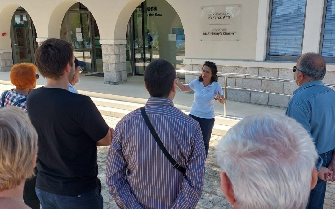 Udruga slijepih županije Šibensko-kninske organizirala jednodnevni izlet u interpretacijski centar u kanalu svetog Ante u Šibeniku